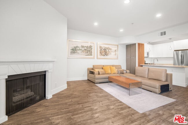 Building Photo - 620 S Gramercy Pl Unit 317 Rental