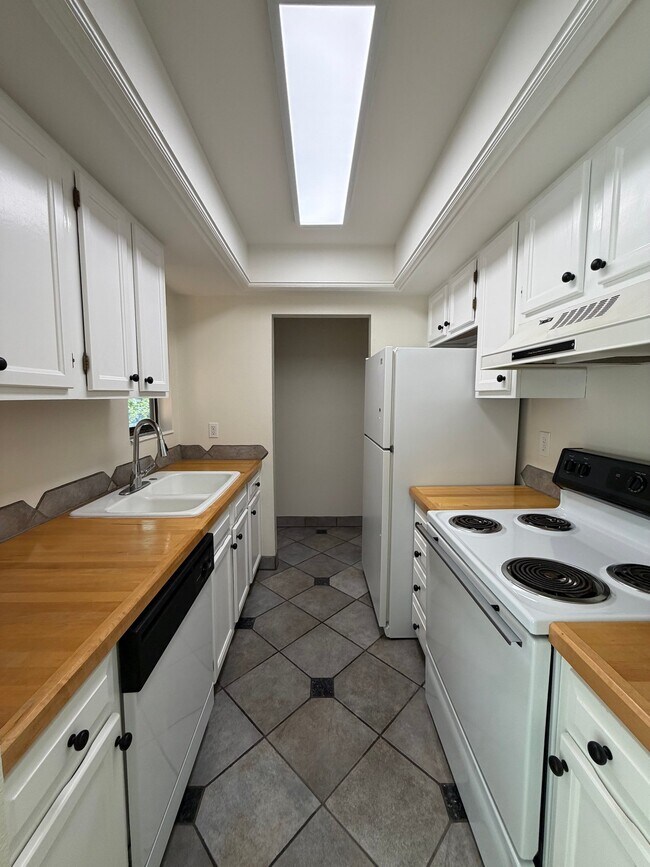 6856 Countrywoods Cir Unidad C