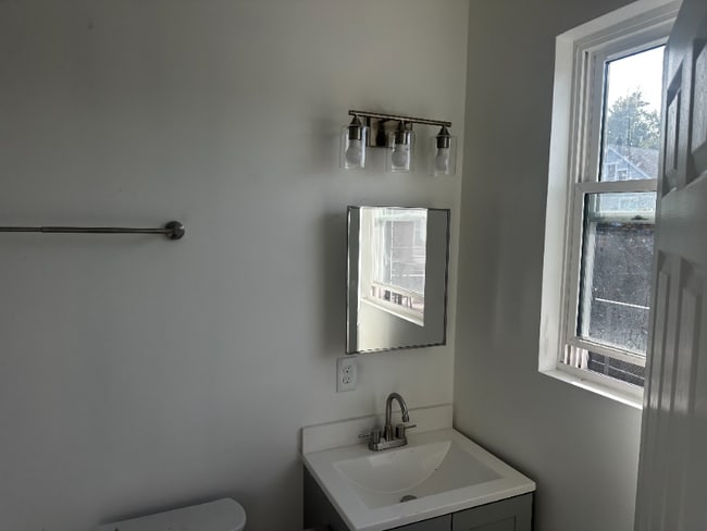 Photo - 2131 Williams Ave Unidad 1