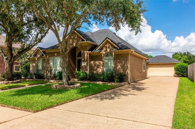 Building Photo - 2703 W Oaks Cir E Rental