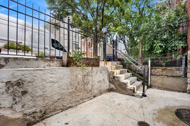 Photo - 1649 W 21st St Unidad 1649 W. 21st St Garden