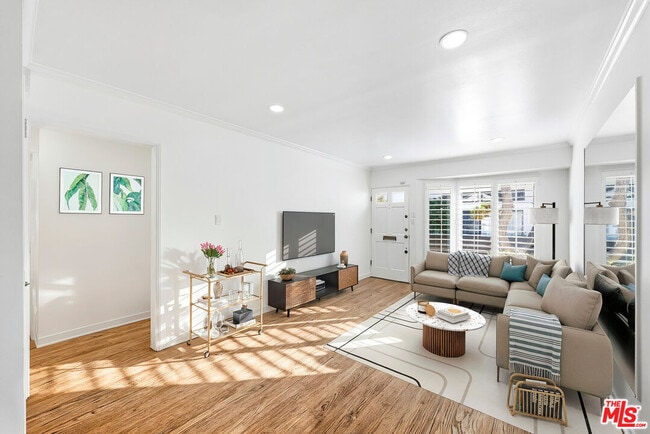 Building Photo - 948 20th St Unit B