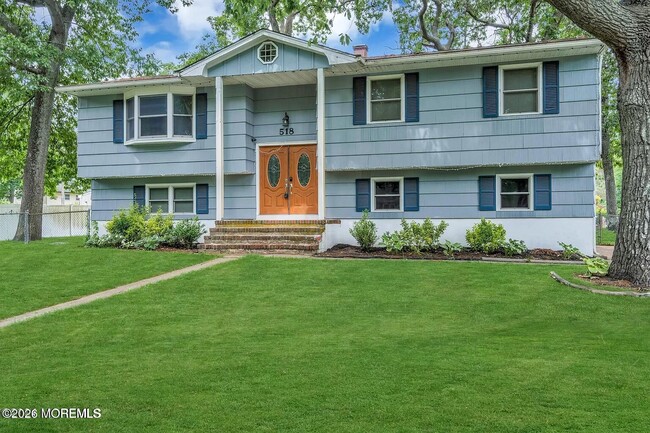 Photo - 518 River Dr