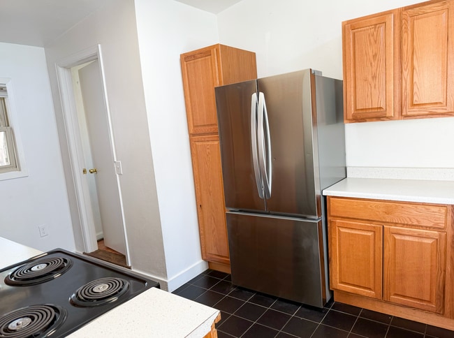 Photo - 4881 Broadway