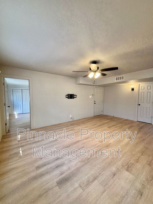 Photo - 1705 Hassell St