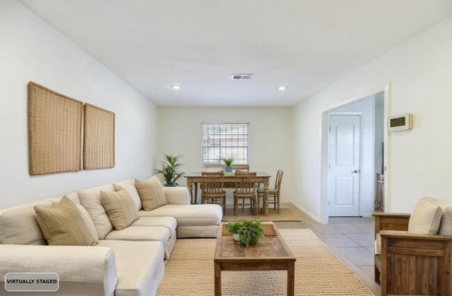 Building Photo - 9811 Shadydale Ln