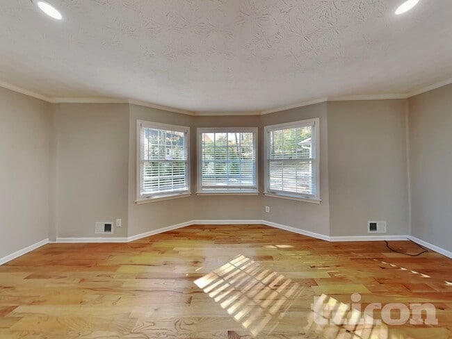 Photo - 361 Willow Glenn Dr