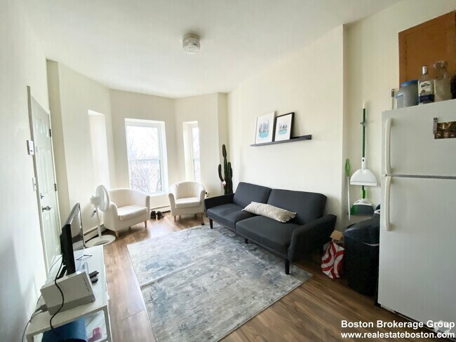 Building Photo - 96 Hammond St Unit 3 Rental