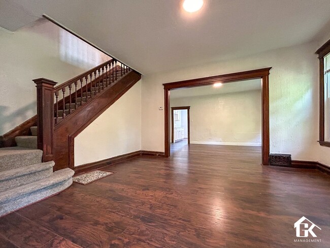 Building Photo - Cadillac House Unit 2