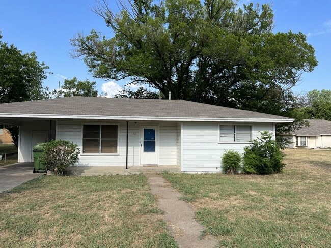 Building Photo - 312 N Ave B