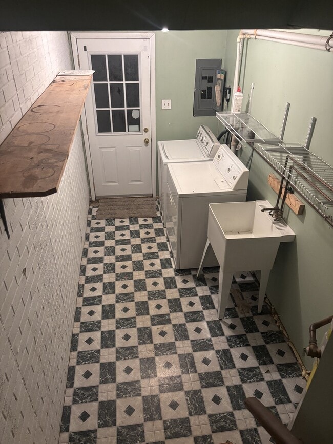 Photo - 1495 Lowell Ct