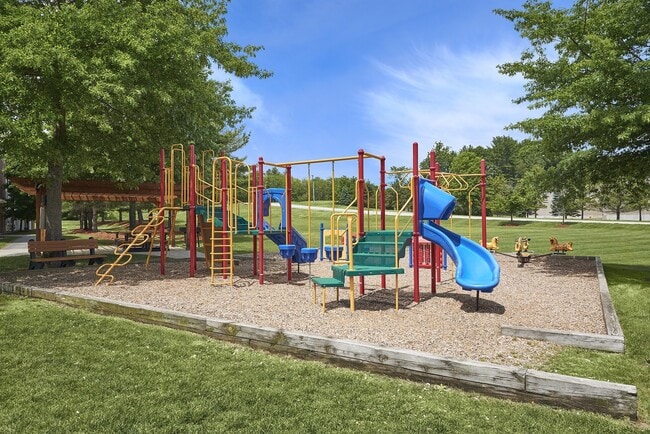 Photo - Hampshire Green Apartments