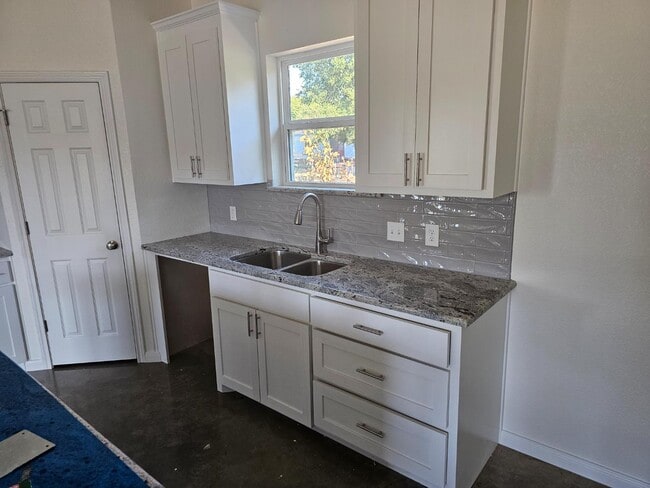 Photo - 214 E Lyndale Dr