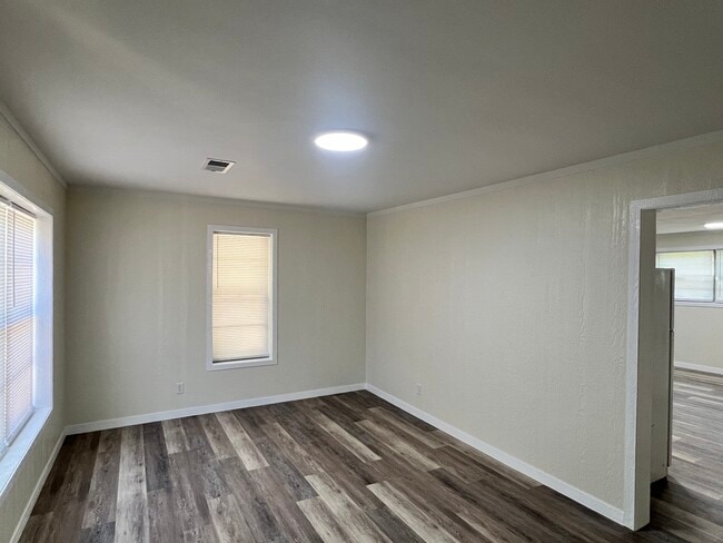 Photo - 929 E Sullenberger Ave