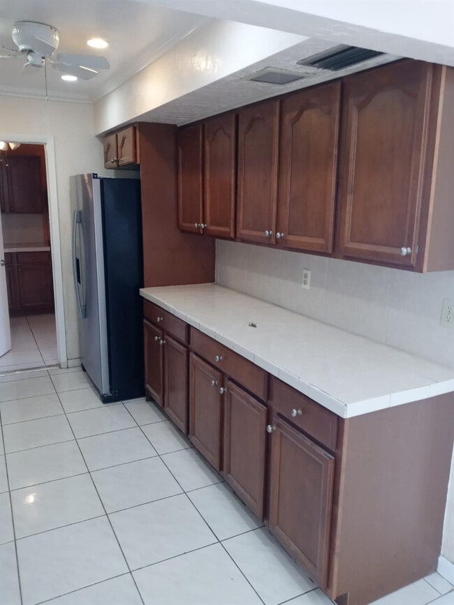 Photo - 701 SW 4th St