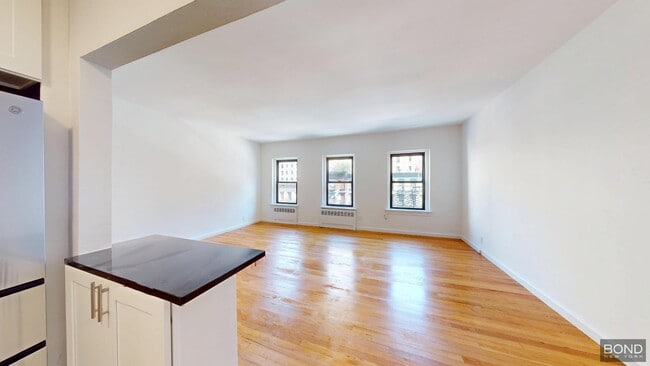 Building Photo - 947 First Avenue Unit 12A Rental