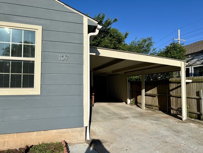 Photo - 107 N Gillette Ave