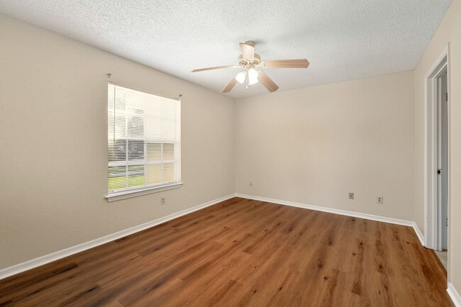 Photo - 1039 S Hiawassee Rd