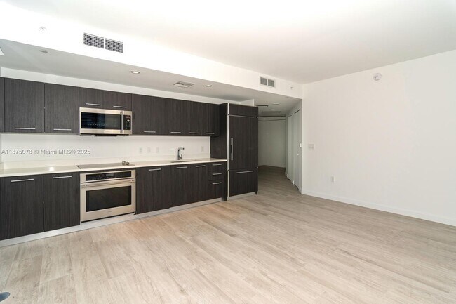 Photo - 55 SW 9th St Unidad 1606
