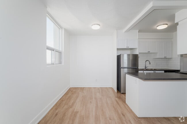 2BR, 1BA - 935SF - Dining Room