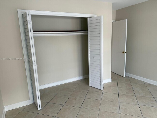 Photo - 2420 SE 17th St Unidad 201