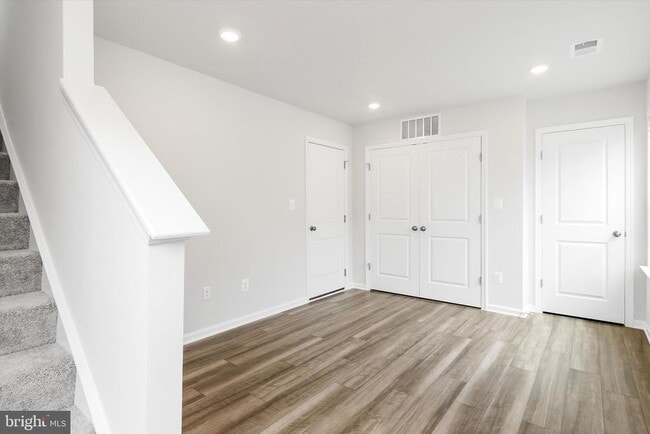 Photo - 405 17th Ave