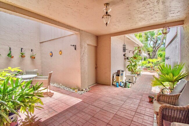 Photo - 6640 Thornhill Ct