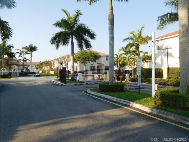 Photo - 646 NE 21st Ave