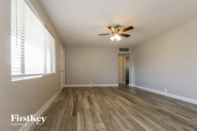 Photo - 3605 W San Miguel Ave