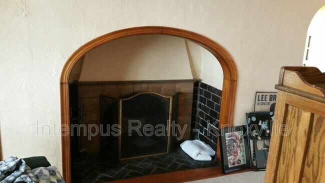 Photo - 2103 Fairmont Blvd