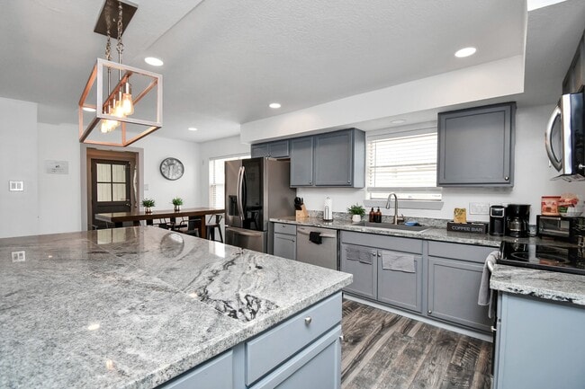 Photo - 15711 Creekhaven Dr