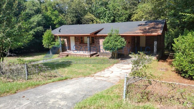 Building Photo - Charming 3 Bedroom Macon Abode - Move in b... Rental