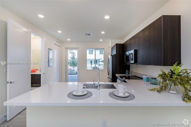 Building Photo - 10226 NW 64th Terrace Unit 104 Rental