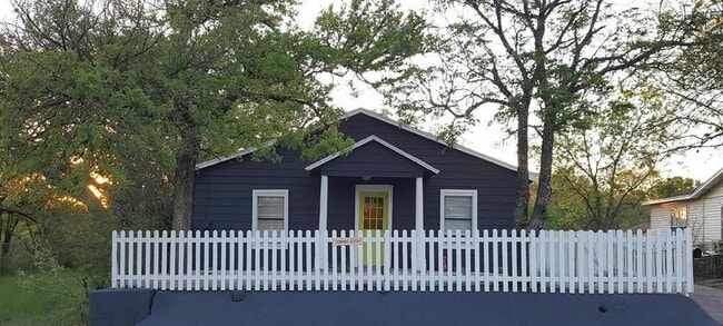 Building Photo - 1166 Ridgeway Dr