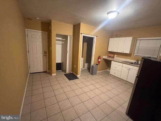 Photo - 410 Barbadoes St Unit C