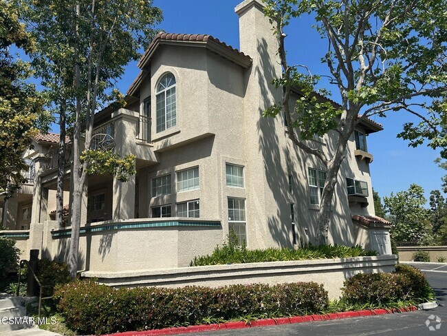 Building Photo - 630 Warwick Ave Rental