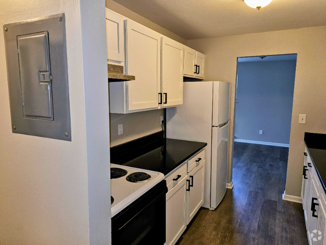 Building Photo - 5856 Highview Dr Unit 03 Rental