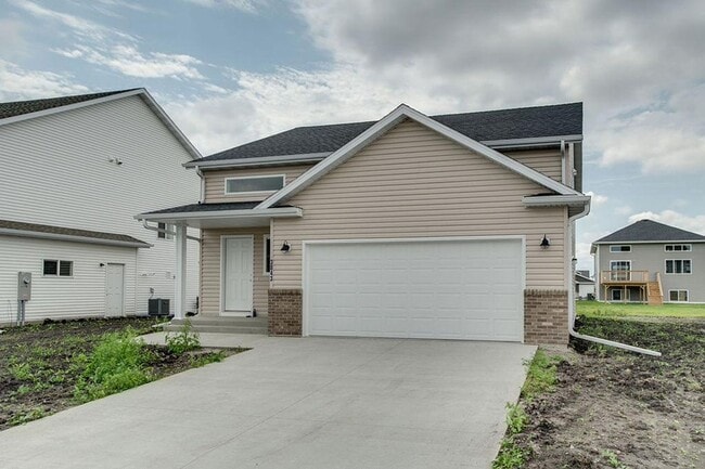 Photo - 3 Bedroom 2 Bath South Moorhead