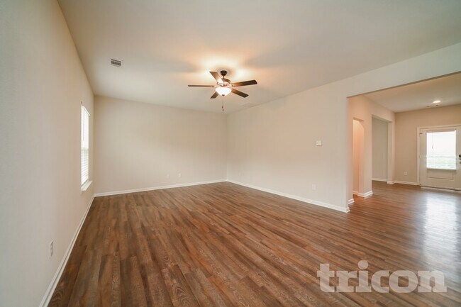 Photo - 966 Minden Terrace