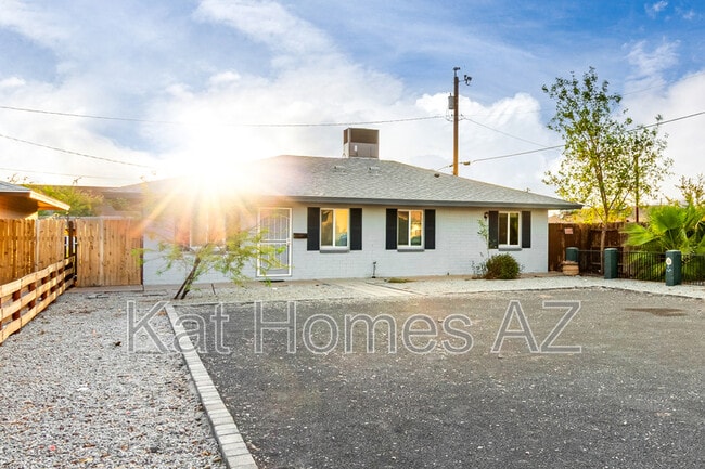 Building Photo - 2022 N 17th St Rental