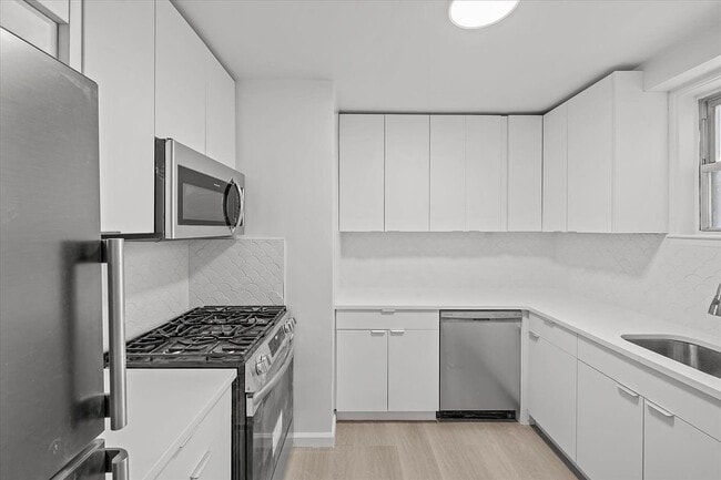 Building Photo - 5700 Arlington Ave