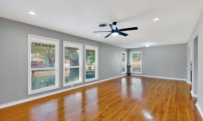 Photo - 1900 Hilltop Dr