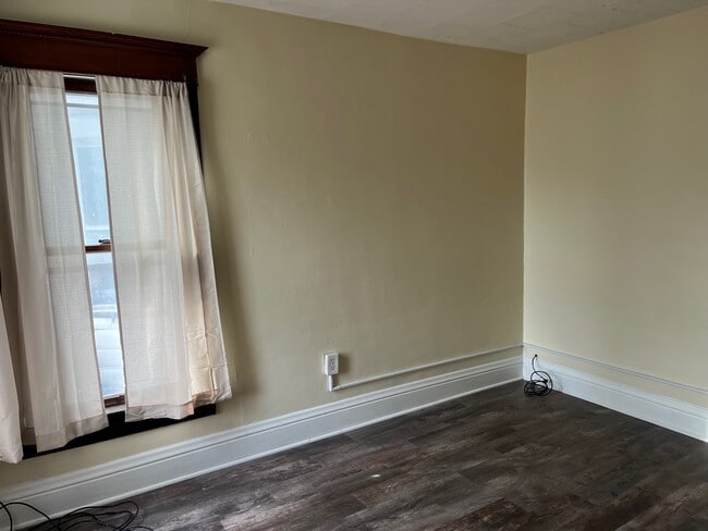 Photo - 723 W 5th St