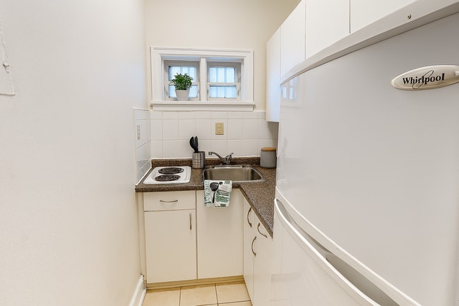 Building Photo - 149 MacLaren