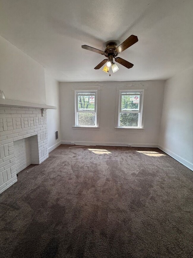 Photo - Charming 2-Bedroom Townhome in Lincoln-Lar...