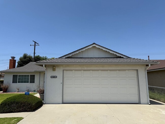 Building Photo - Charming 3-Bed, 2-Bath Home in Quiet Port Hueneme Neighborhood