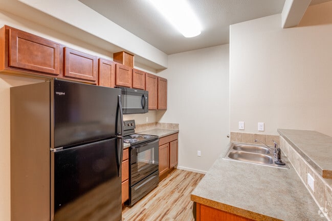 2BR, 2BA - 972 SF - Fieldstone Apartments