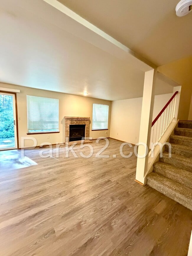 Photo - 2 Bedroom Townhome in Gig Harbor - New Flooring!