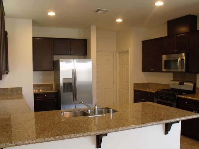 Photo - Echo Point Single Family Home for Rent in Saugus on Christopher Lane!