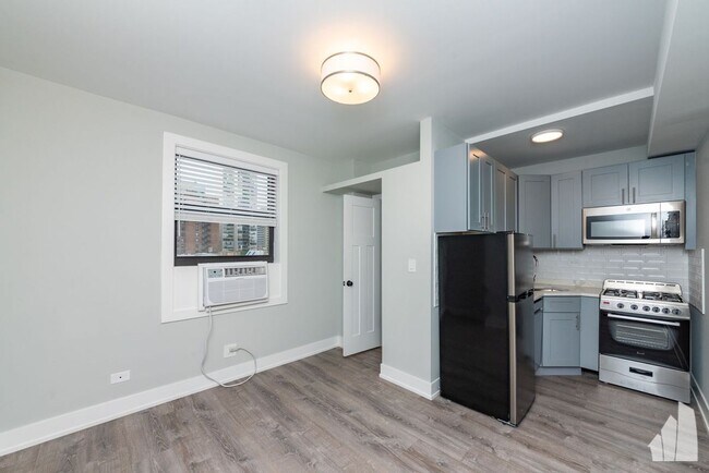 Photo - 505 W Belmont Ave Unit 7a